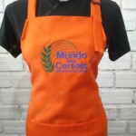 Avental com regulador na alça do pescoço e bolso no meio Avental com regulagem - Alfatex Uniformes Profissionais em Curitiba