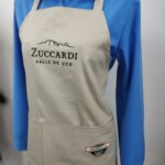 Avental Longo com regulagem na alça do pescoço. Avental Modelo Garçom