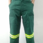 Calça de Brim para indústria com faixas refletivas, zíper na frente e elástico atrás Calça de Brim Modelo Meio Elástico - Uniformes Profissionais em Curitiba