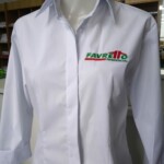 Camisa Social Manga 3/4, branca e logo bordada na frente Camisa Social Feminina - Uniformes Profissionais Alfatex