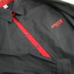 Camisa social preta com detalhes e logo bordada Camisa Social - Uniformes Profissionais em Curitiba