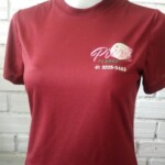 Camiseta manga curta com a logo bordada Camiseta - Uniformes Profissionais em Curiitba
