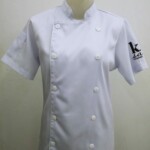 Dólmã Chef branca, manga curta, com logo na manga Dólmã Chef - Uniformes Profissionais em Curitiba