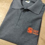 Malha preto mescla, com a logo bordada Polo